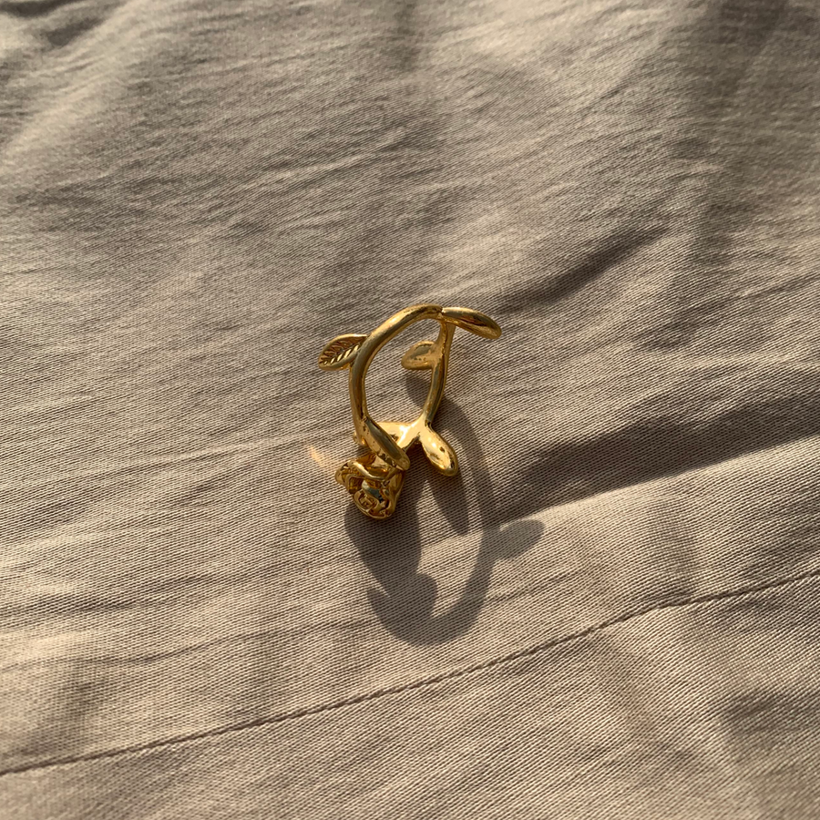 Elegant Gold-tone Titanium Floral Ring