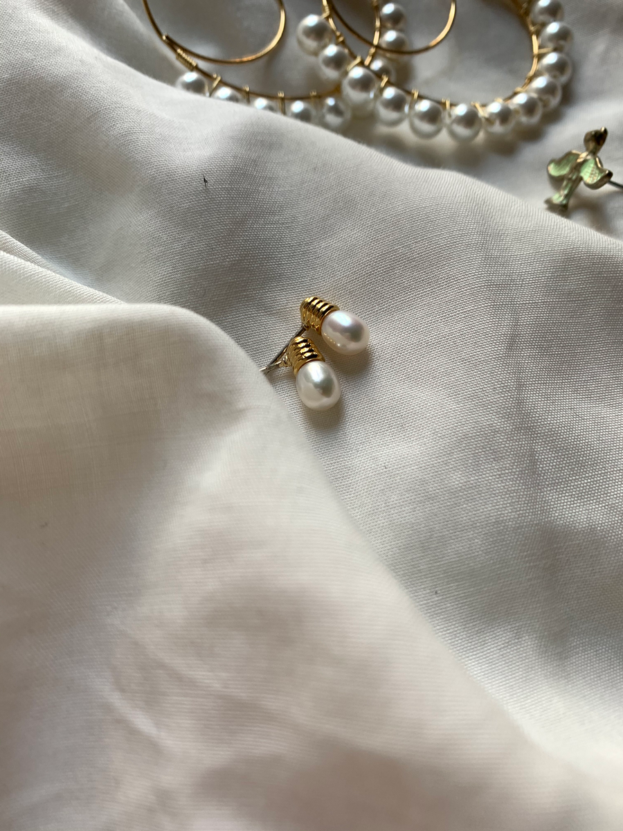 Aesthetic Gold-plated Pearl Light Bulb Stud Earrings