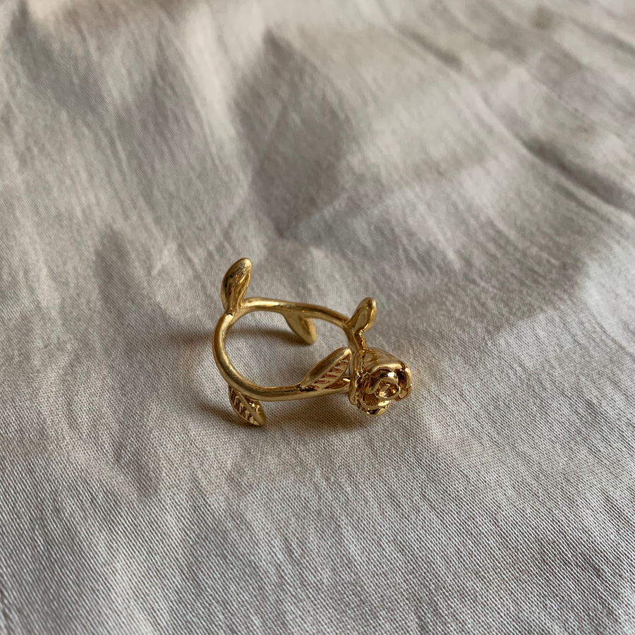 Elegant Gold-tone Titanium Floral Ring